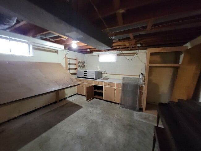 Building Photo - 4 Bed 2 Bath house for Rent!