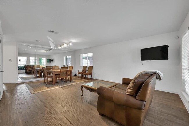 Building Photo - 26907 Castlecliff Ln