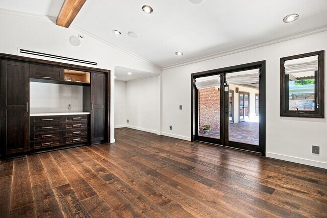 Building Photo - 3184 Dona Sarita Pl