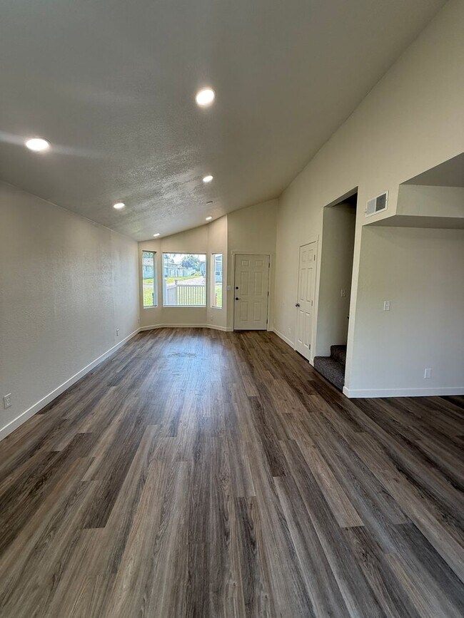 Building Photo - 371816