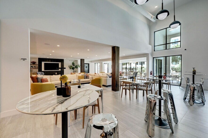 Building Photo - 2137 Pelham Dr