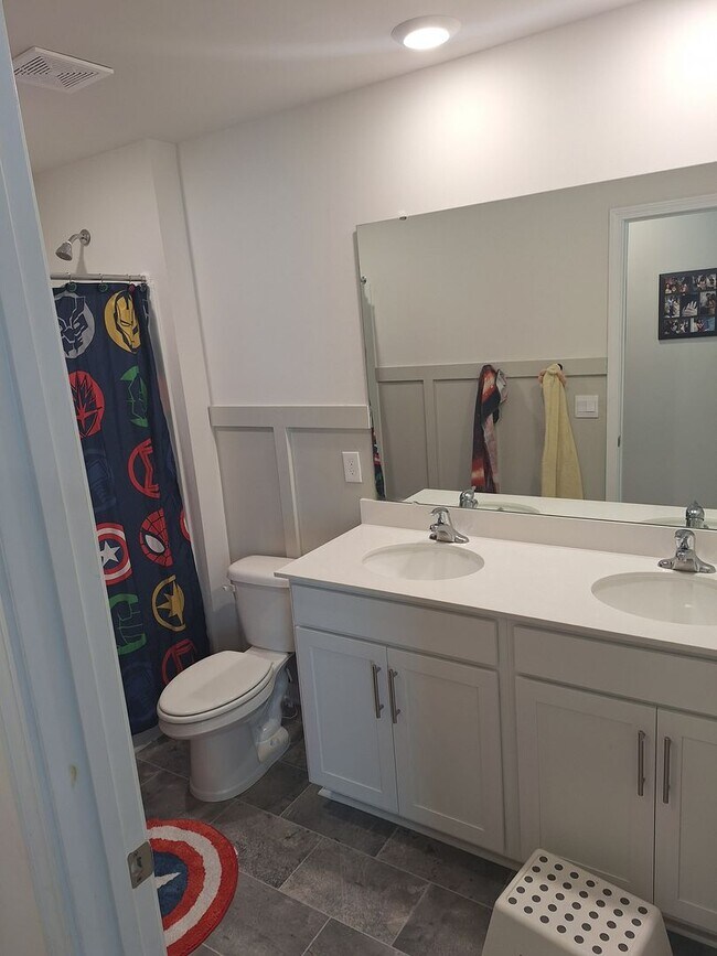 Building Photo - Delightful Four Bedroom Home Approximately...