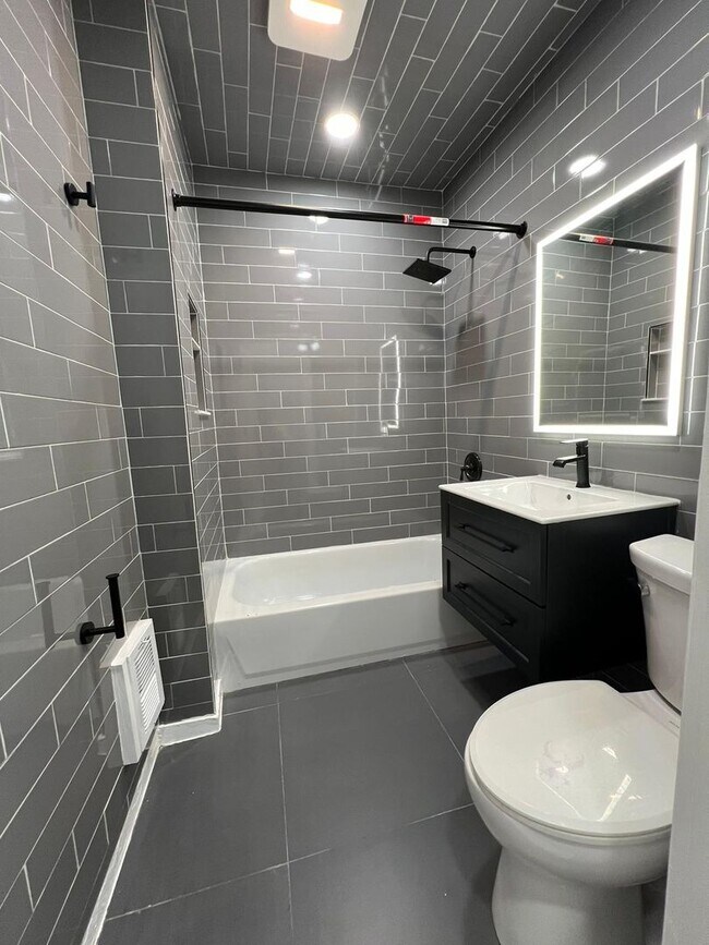 Building Photo - 423 Shelton Ave