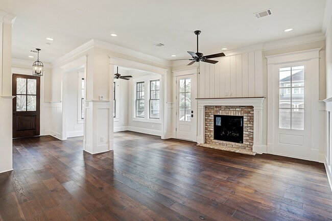 Building Photo - 1901 Bradshaw St