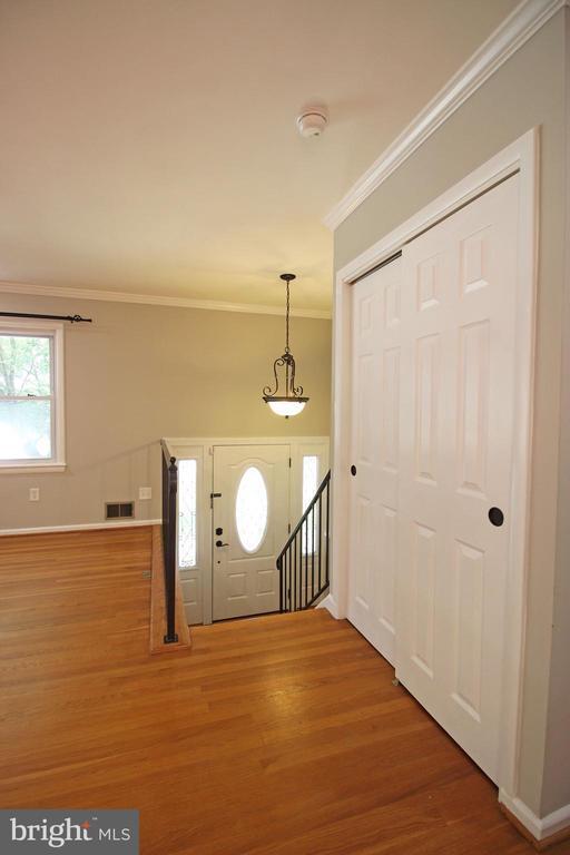 Building Photo - 102 Yeonas Dr SE
