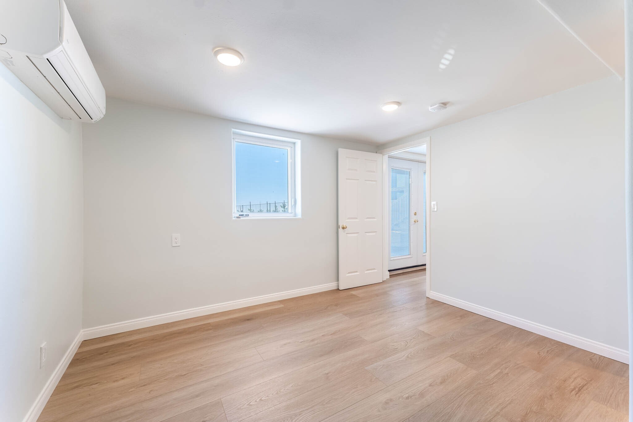 Building Photo - 1112 Mesa Dr
