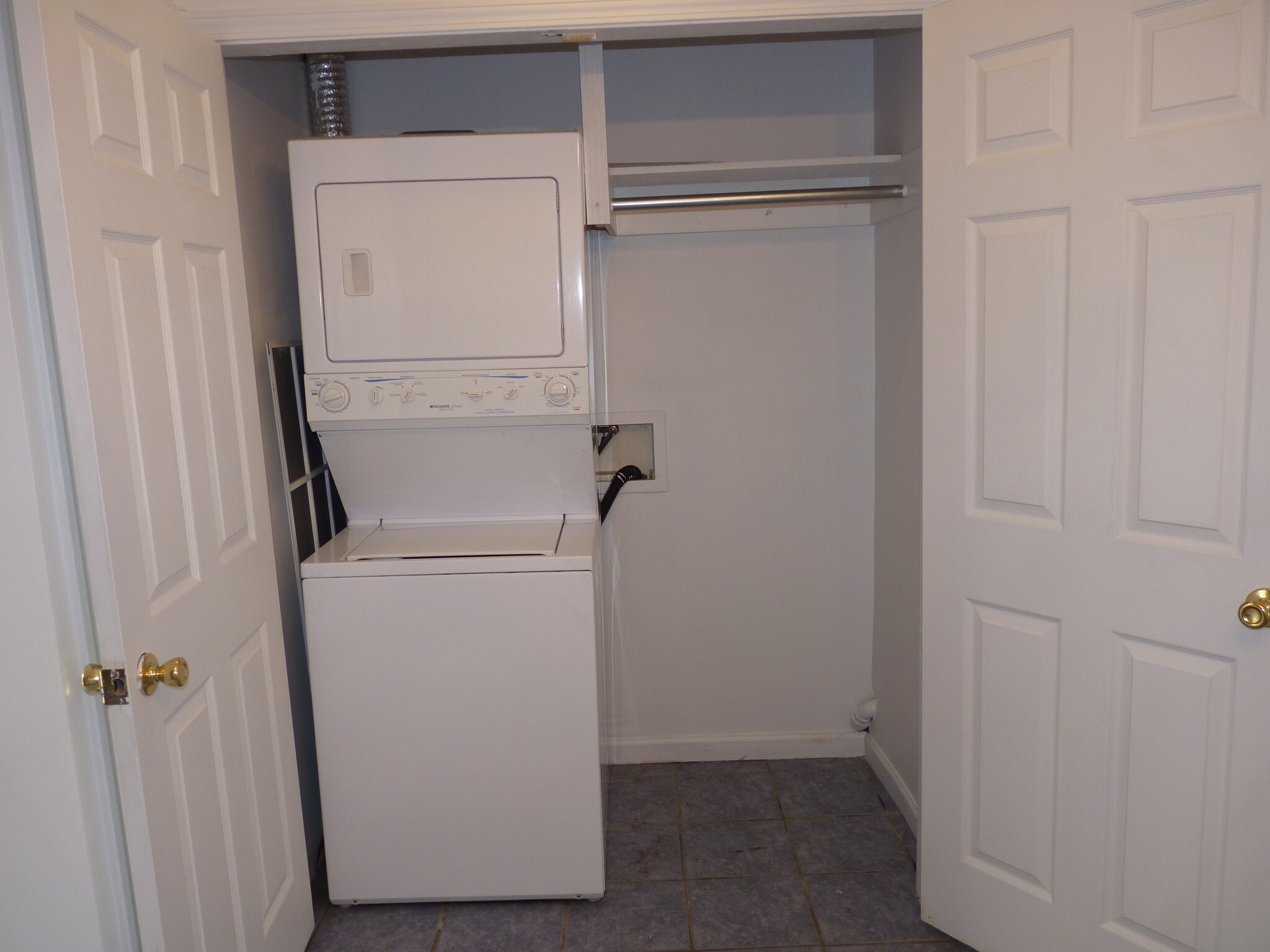 Washer and dry in townhouse - 153 River Ave