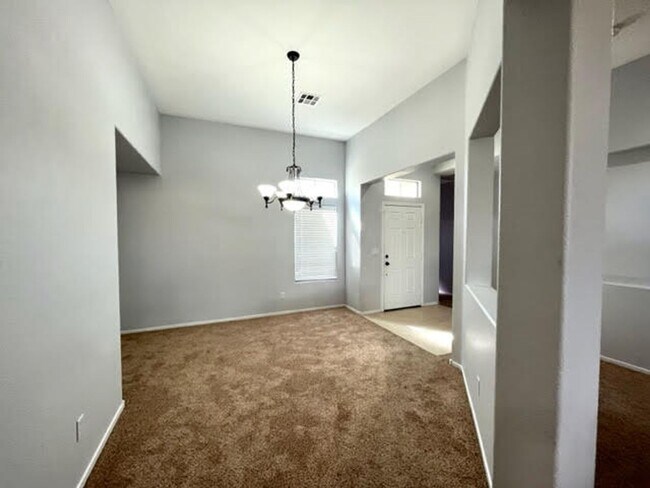 Building Photo - Charming Single Story 3 Bedroom Home