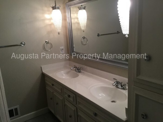 Building Photo - West Lake - Columbia County