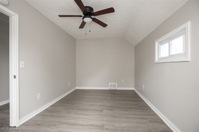 Building Photo - 3635 E 46th St
