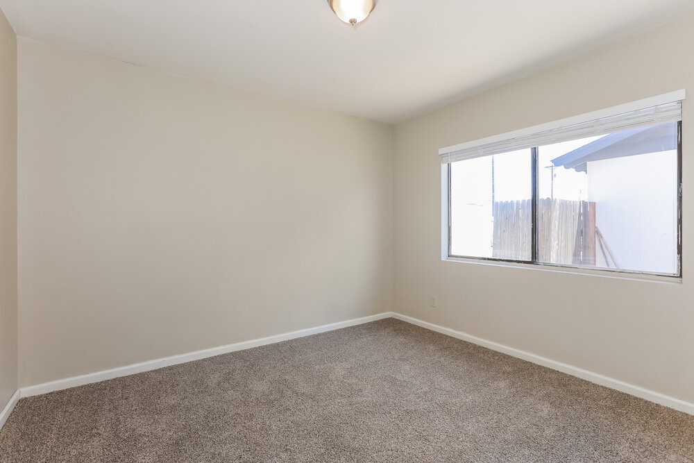 Building Photo - 1544 E Clover