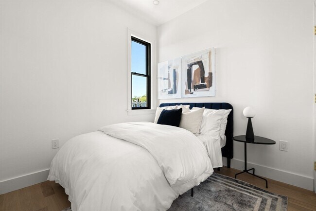 Building Photo - 100 Bennington St