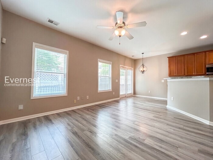 Building Photo - 1831 Willow Branch Ln