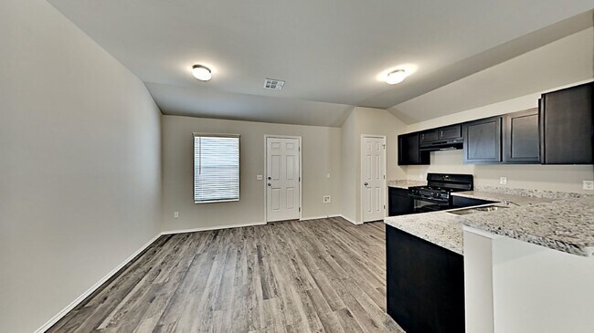 Building Photo - Very Nice 3 Bedroom 2 Bath Home in Yukon Schools