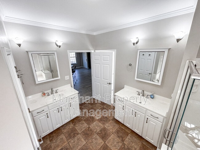 Building Photo - 317 Hunter Rd