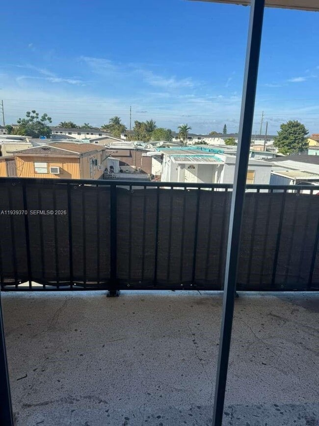 Building Photo - 1305 W 26th Pl