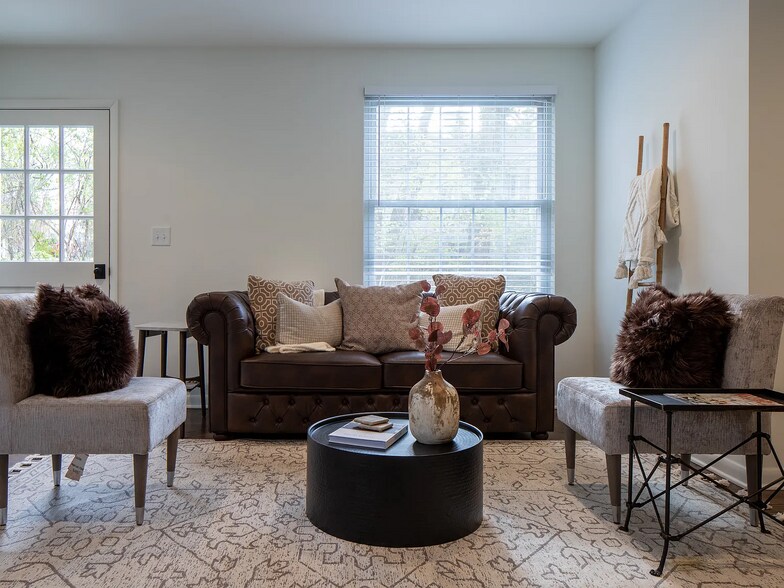 Building Photo - 205 Leake Ave