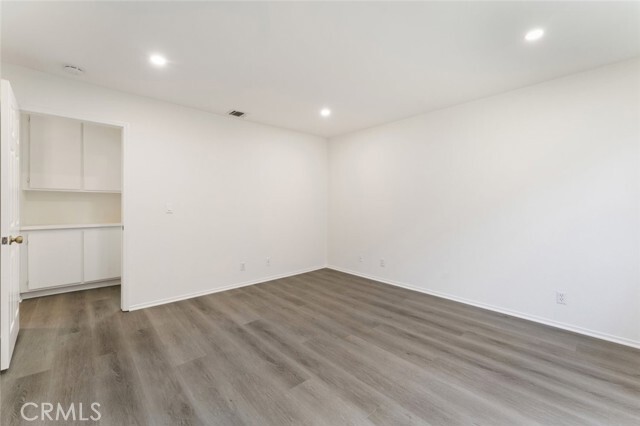 Building Photo - 731 E Cypress Ave
