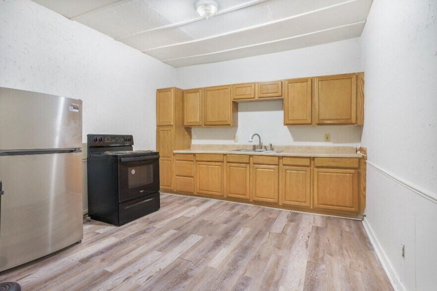 Building Photo - 111 W Atchley Ave