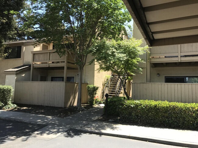 Building Photo - 3400 Sullivan Ct