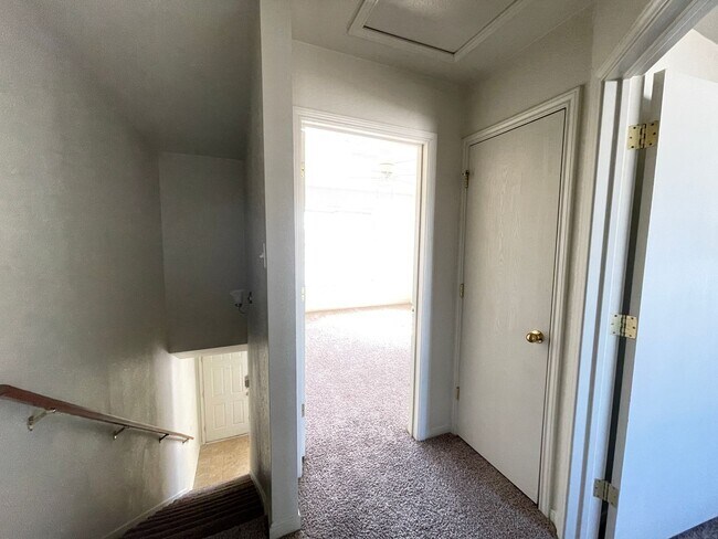 Building Photo - 400 Brittney Way