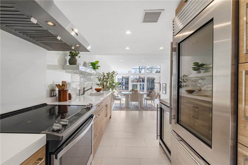 Building Photo - 7324 Marina Pacifica Dr N