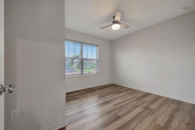 Building Photo - Newer Build - Parrish 3 Bedroom Home with ...