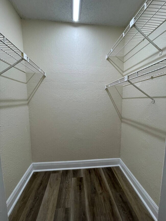 Building Photo - 420 Forestway Cir