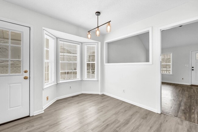 Building Photo - 925 Granny White Rd