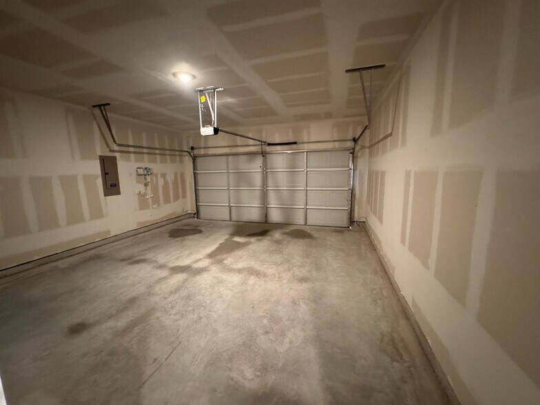 Building Photo - 814 Madrono Dr