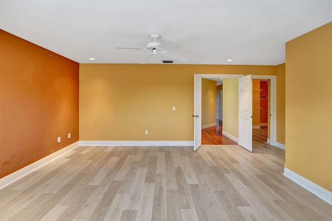 Building Photo - 10902 Tamoron Ln