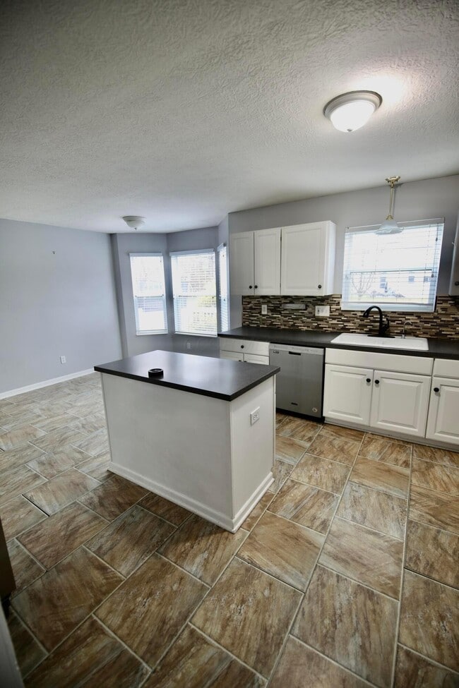 Building Photo - 4400 Greensbury Dr