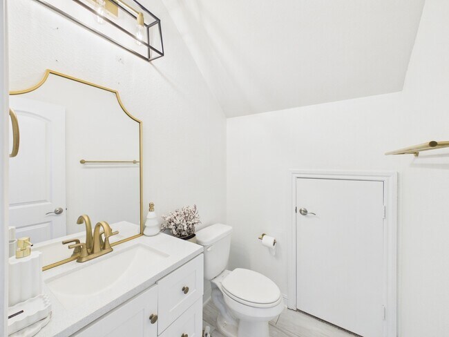 Building Photo - 24711 Miltonwood St
