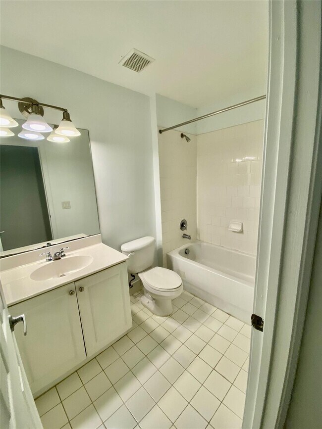 Building Photo - 8720 Cypress Walk Ct