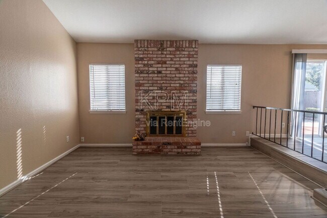 Building Photo - 2930 Angel Dr