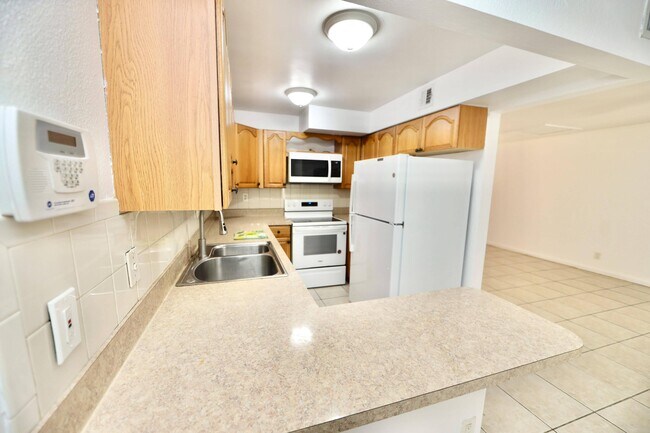 Building Photo - 5953 NW 24th Ct