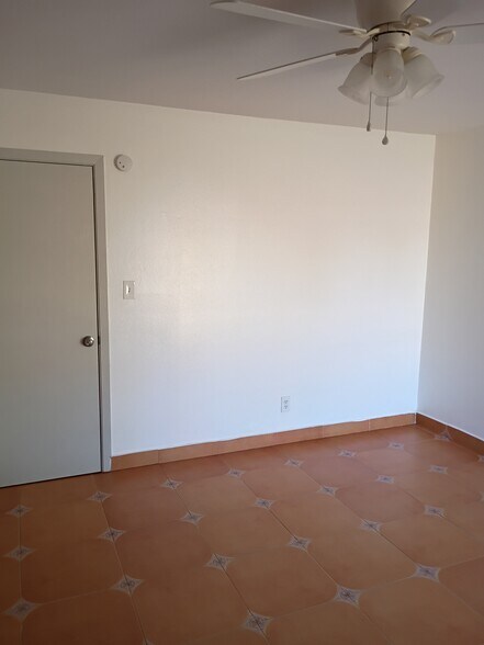 Building Photo - 706 Continental Dr