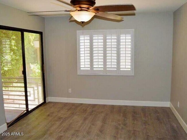 Building Photo - 3235 E Camelback Rd