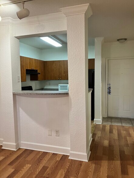 Breakfast bar - 304 E South St