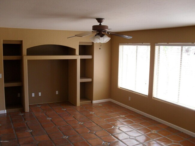 Building Photo - 6423 W Villa Linda Dr