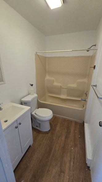 Building Photo - 384 S 6th St