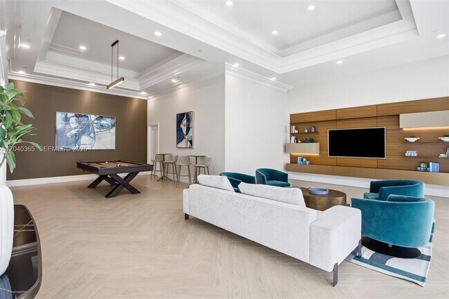 Building Photo - 16500 Collins Ave