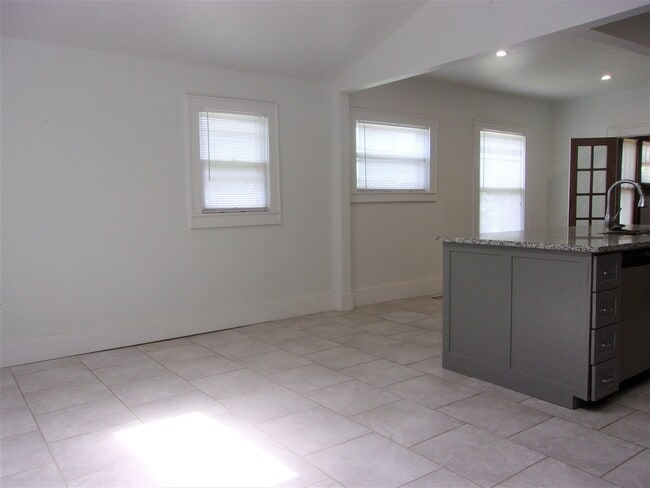 Building Photo - 440 NW 27th St