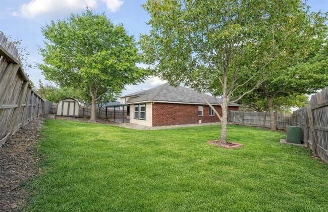 Building Photo - 1611 Sunnycrest Cir