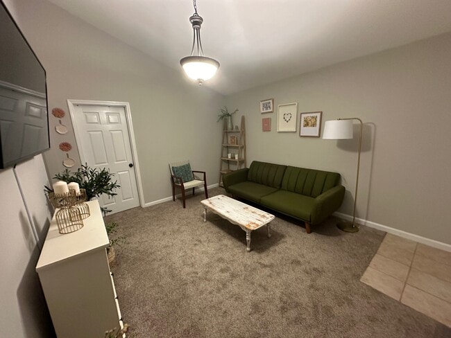 Building Photo - 250 Little St