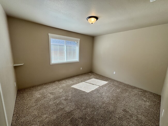 Building Photo - 2866 Esther Ln