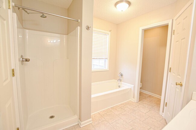 Building Photo - Pet Friendly Three Bedroom with Bonus!