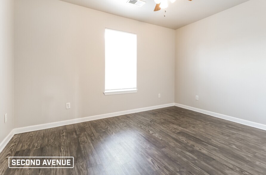 Building Photo - 203 Glenn Oak Dr