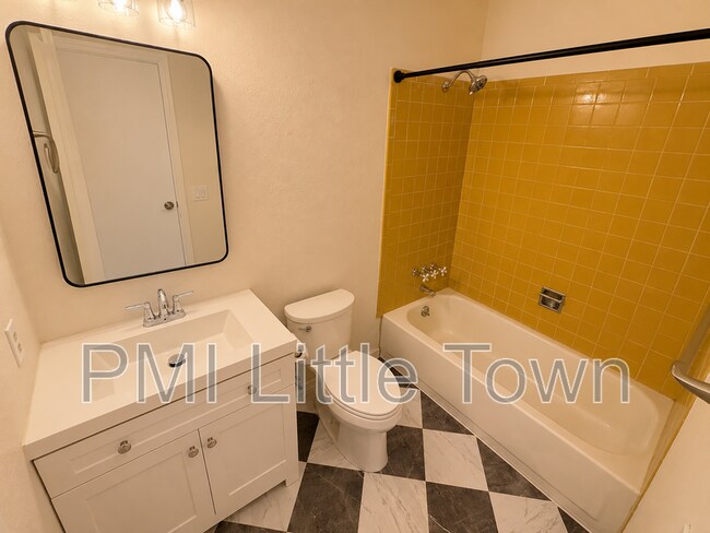 Building Photo - 7482 W Roxbury Pl