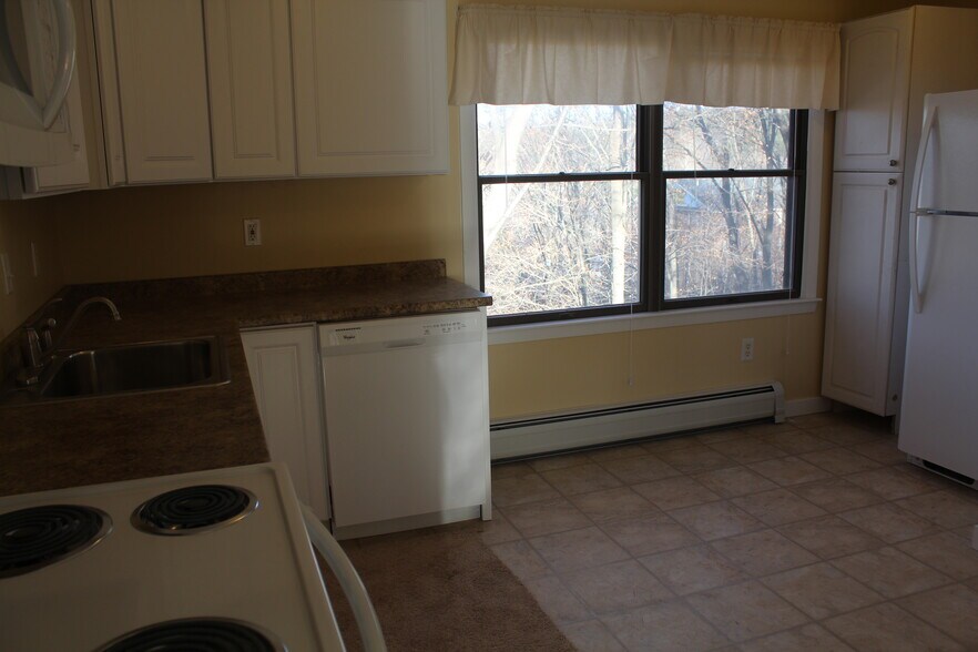 Building Photo - 167 Elm St